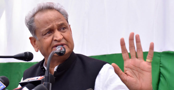 ashok-gehlot-मदद