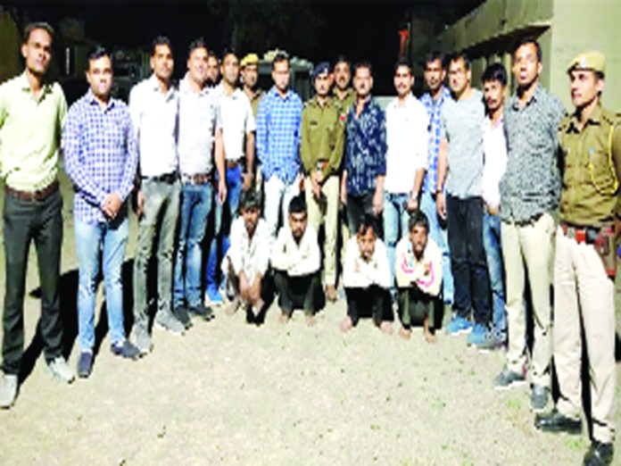 jhalwad police arrest alcohol smuggler