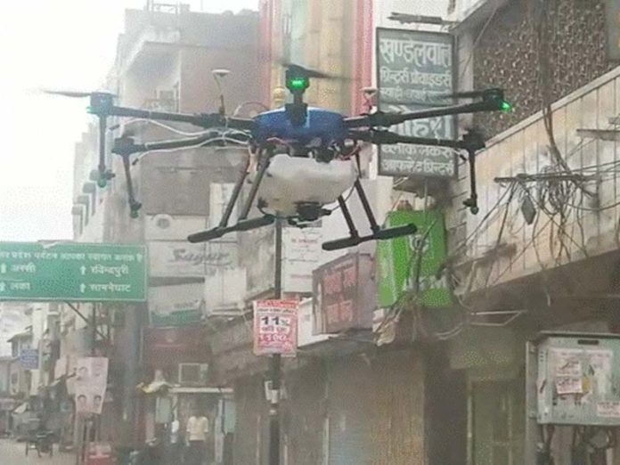 वाराणसी, कोविड-19 के खिलाफ लड़ाई में मददगार साबित होते ड्रोन, Drones
