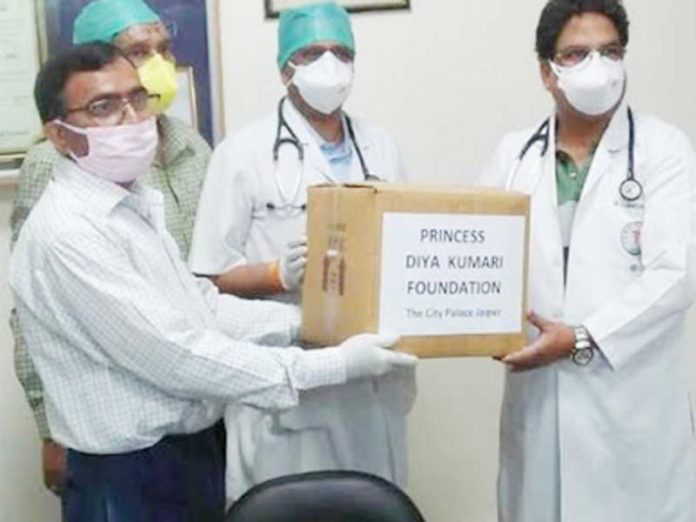 PDKF donated 300 masks and 600 gloves to Haribaksh Kantia Hospital