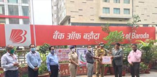 बैंक ऑफ बड़ौदा, महाप्रबंधक एवं अंचल प्रमुख महेंद्र एस. महनोत द्वारा पुलिस महानिरीक्षक होमगार्ड, जयपुर बी. एल. मीना (आईपीएस) को 1500 मास्क भेंट, bank of baroda