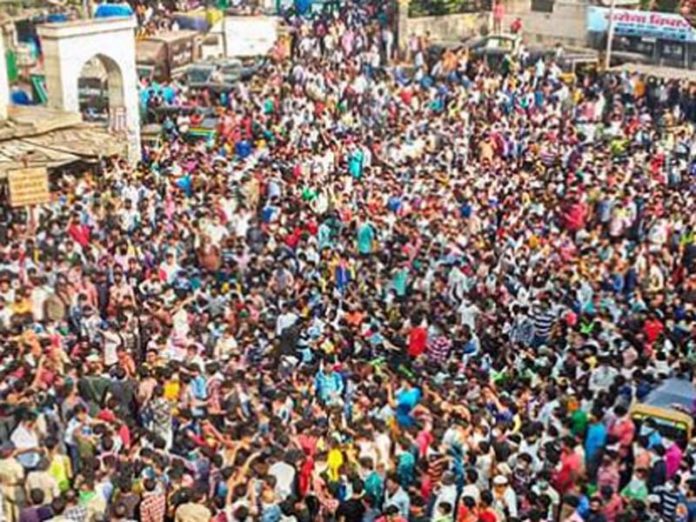 बांद्रा, bandra crowd