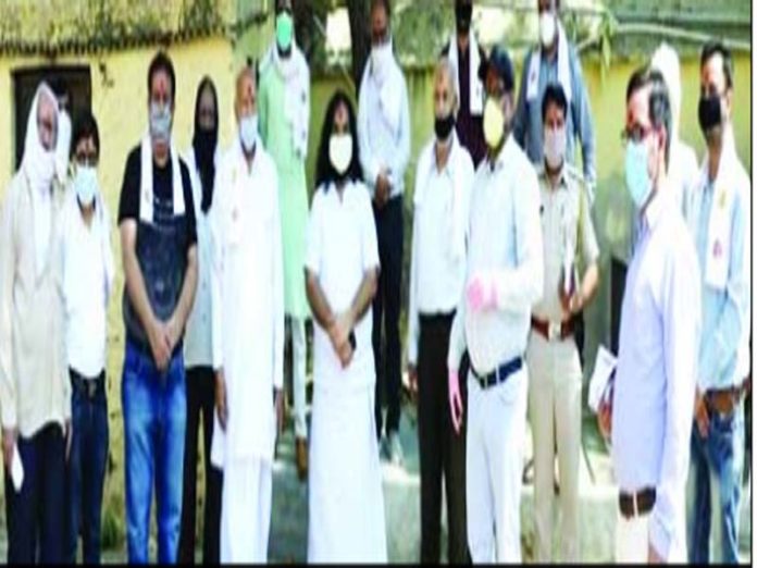 Corona Warriors honored at Laxminarayan Temple in Khairthal Corona Warriors honored at Laxminarayan Temple in Khairthal