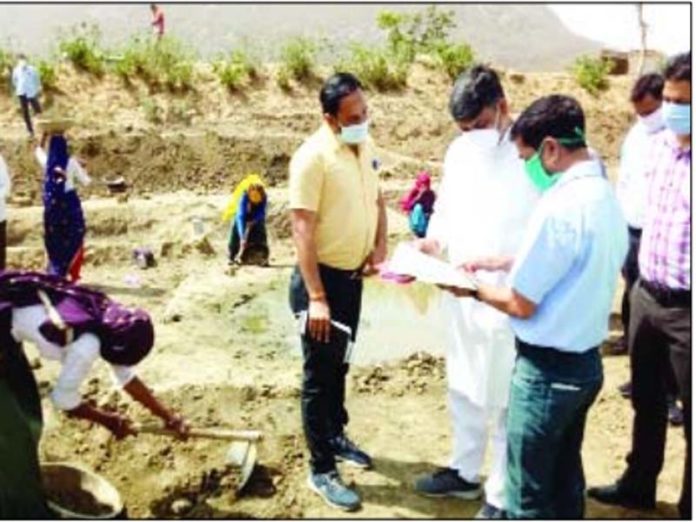 Minister of State for Labor Julie took stock of MNREGA works Minister of State for Labor Julie took stock of MNREGA works