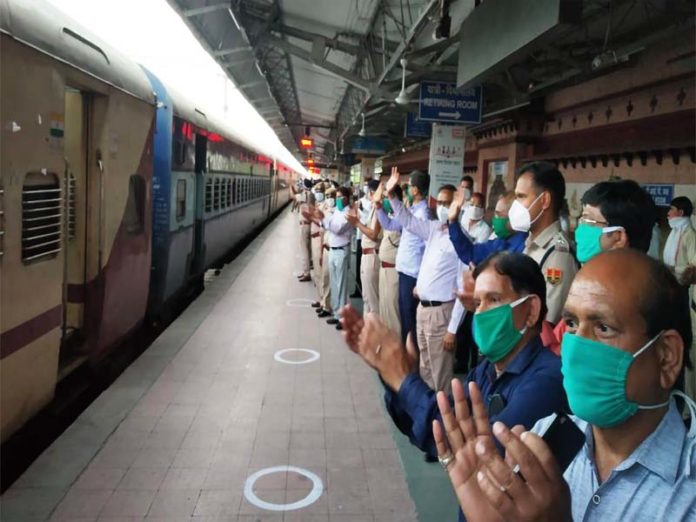 प्रवासी श्रमिकों को लेकर विशेष ट्रेन सवाई माधोपुर से मोतिहारी बिहार के लिए रवाना, shramik special train sawai madhopur to bihar