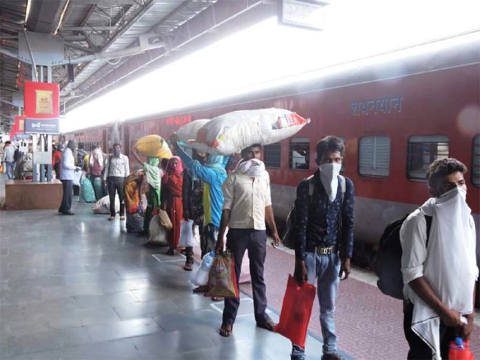 उदयपुर से उत्तरप्रदेश के लिए रवाना हुई प्रवासियों की ट्रेन, udaipur prawasi train
