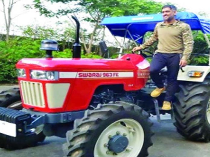 Mahendra Singh is walking on the road of Ranchi riding on Dhoni Tractor