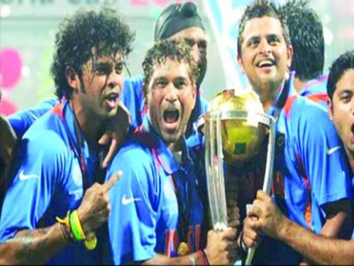 File: Team India with cricket World Cup 2011 Trophy: