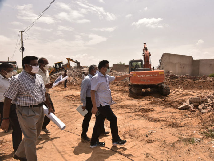 Rajasthan Housing Board commissioner pawan arora during encroachment removal action Rajasthan Housing Board commissioner pawan arora during encroachment removal action