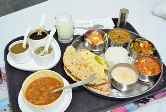 संसद की कैंटीन में शाकाहारी थाली 100 रूपये और नॉनवेज थाली 700 रूपये में मिलेगी