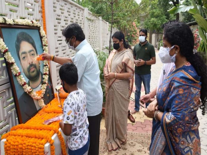 Chief Minister Hemant Soren pays tribute to Durga Soren