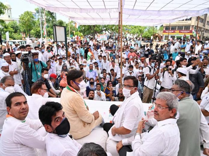 congress protested foot march under the leadership of govind Singh Dotasara
