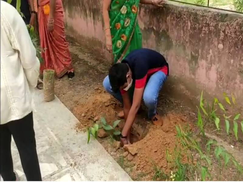 सारथी सदस्यों ने किया श्रीराम वृद्ध आश्रम का दौरा, बुजुर्गों के साथ समय बिताया, पौधारोपण किया