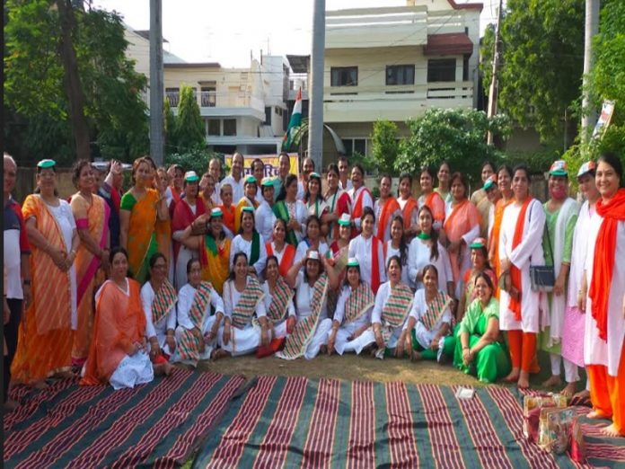 Yoga Family, Independence Day