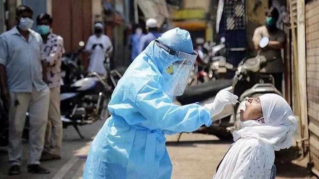 भारत में तेजी से बढ़ रहे ओमिक्रोन वैरिएंट के मामले, डेढ़ से तीन दिन के भीतर इसके मामले दोगुना होंगे