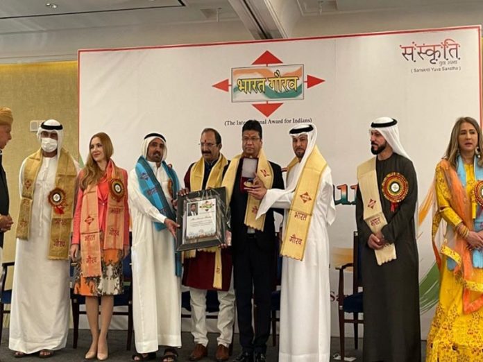 CA Naveen Sharma receives Bharat Gaurav Samman 2021 in Dubai