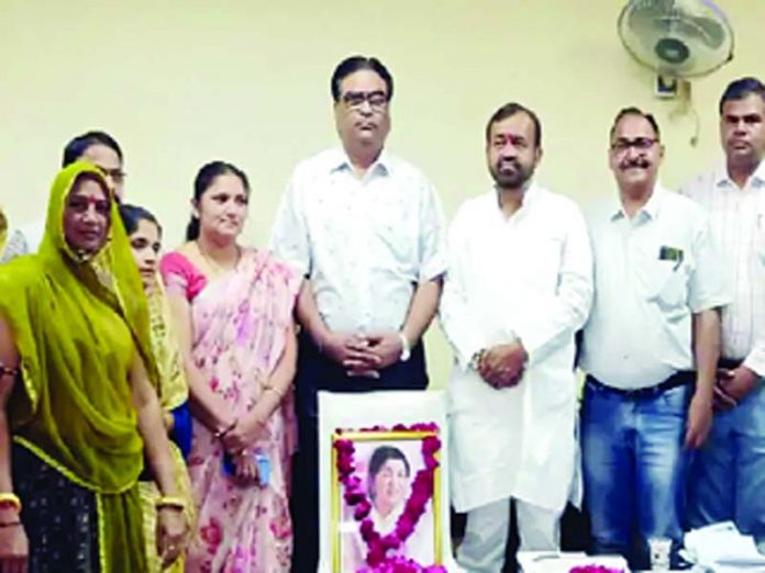 lata mangeshkar named on road