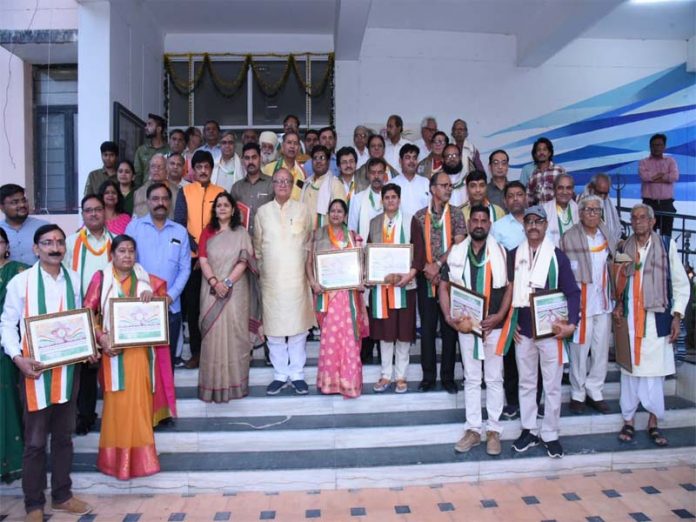 Under the Amrit Mahotsav of Independence, the state government honored 73 artists