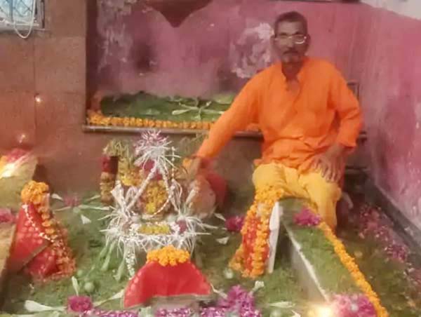 पुजारी
