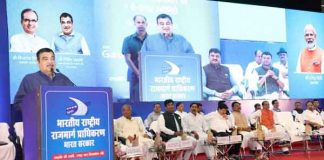 केन्द्रीय सड़क परिवहन और राजमार्ग मंत्री नितिन गडकरी