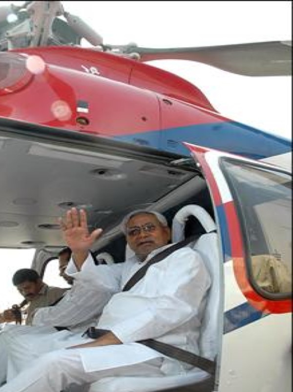 nitish kumar helicopter emergency