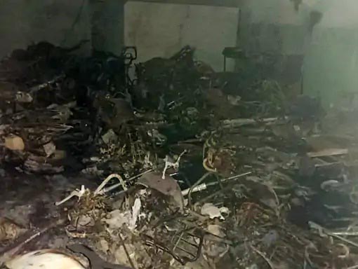 बाइक शोरूम में आग बाइक शोरूम में आग