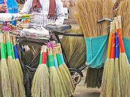 घर में झाडू रखने से दोष