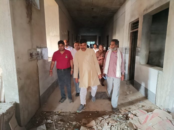tikaram juli अलवर। सामाजिक न्याय एवं अधिकारिता मंत्री टीकाराम जूली ने अलवर जिले के गांव बहादुरपुर में पहुंचकर निर्माणाधीन चिकित्सालय के कार्यो का