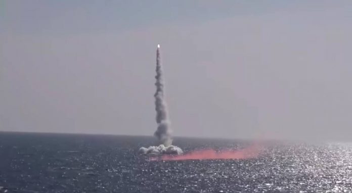 Russian submarine tests missile Russian submarine tests missile