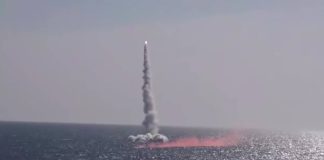 Russian submarine tests missile