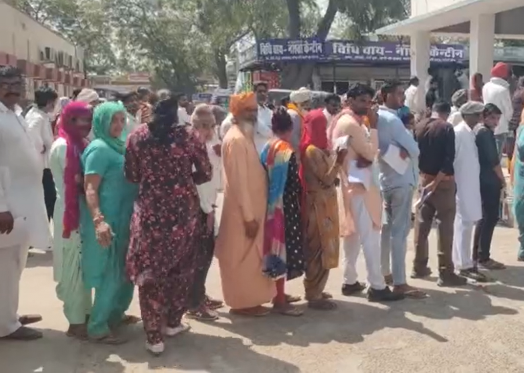 govt hospital mai marijo ki lines