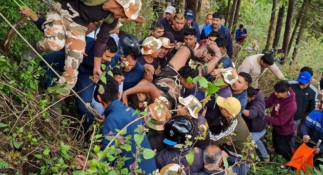 मसूरी-देहरादून मार्ग पर हादसा