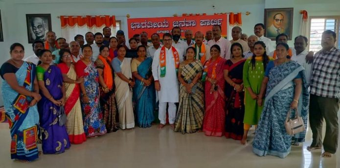 Satish poonia karnatak