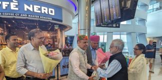 डबिन हवाईअड्डे पर राजस्थान विधानसभा के अध्यक्ष सीपी जोशी का स्वागत करते राजस्थानी प्रवासी।