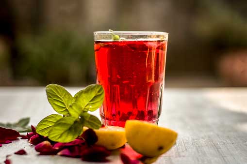 गर्मियों में गुलाब के शरबत के फायदे गर्मियों में गुलाब के शरबत के फायदे