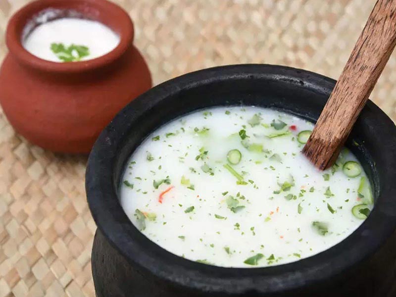 गुलाब जल और ग्लिसरीन का घोल लगाएं