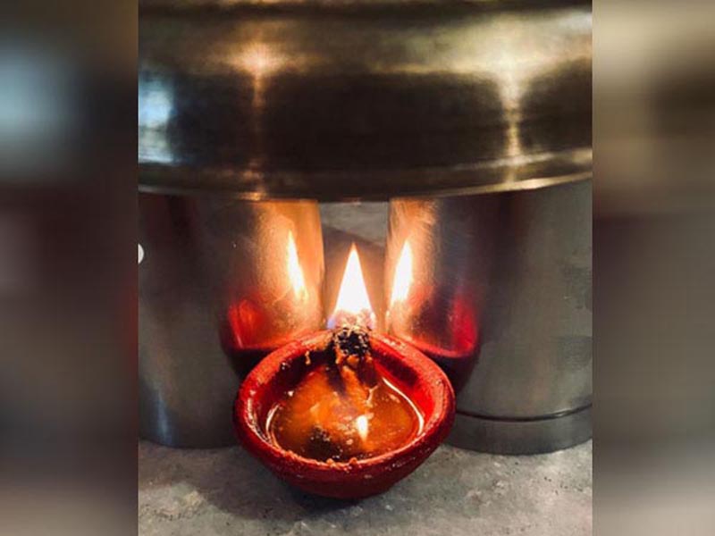 घर पर खुद बनाएं नेचुरल काजल