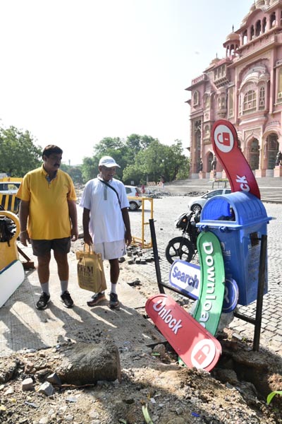 सर्च अनलॉक और डाउनलोड बटन कचरा पात्र में मिले सर्च अनलॉक और डाउनलोड बटन कचरा पात्र में मिले