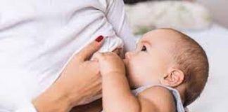 ब्रेस्टफीडिंग के दौरान चोक हो सकता है बेबी