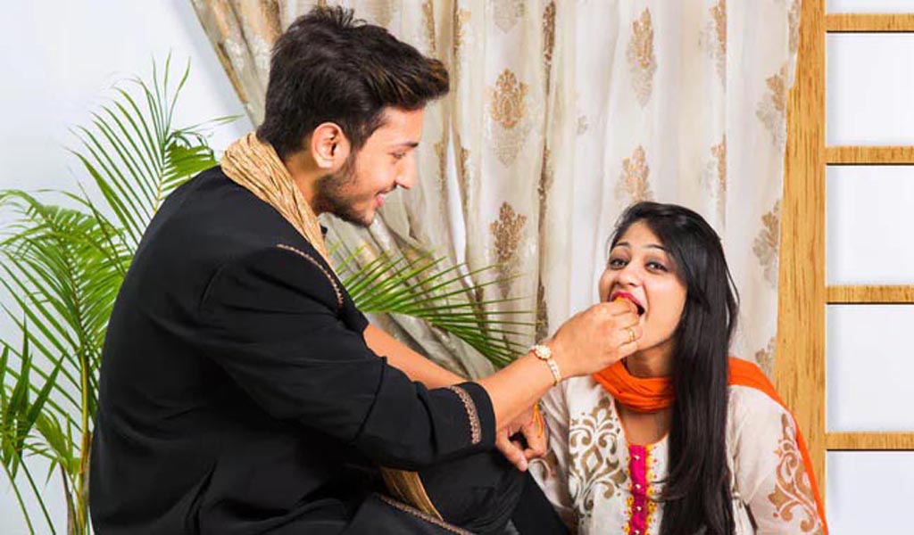 एक-दूसरे के साथ फ्रेंडली रहें