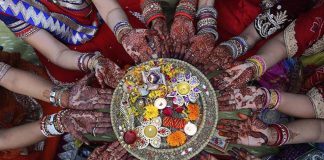 तीज में लुक के साथ एक्सपेरिमेंट