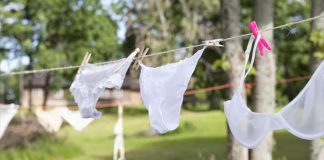 बारिश में गीले अंडरगारमेंट्स पहनने से होता है भारी नुकसान