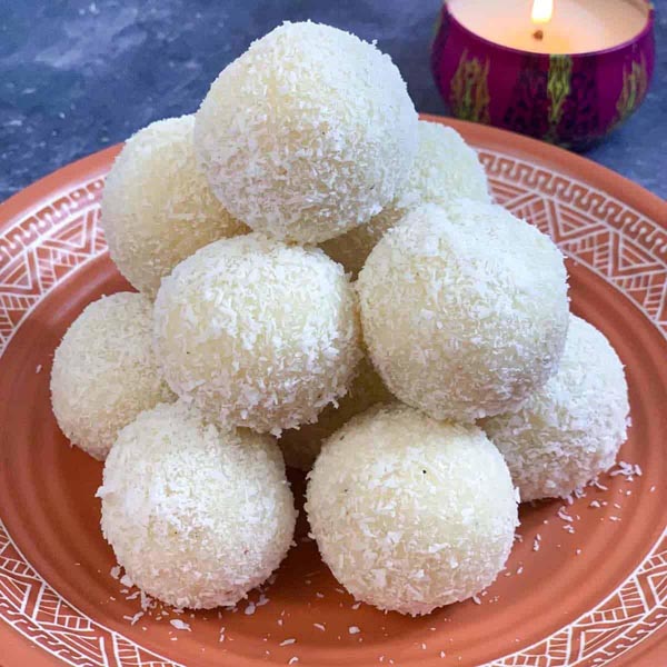 नारियल का लड्डू