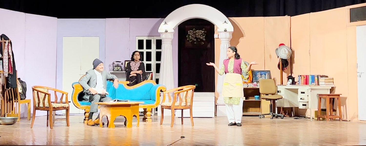 अंधेरे रोशनी का मंचन