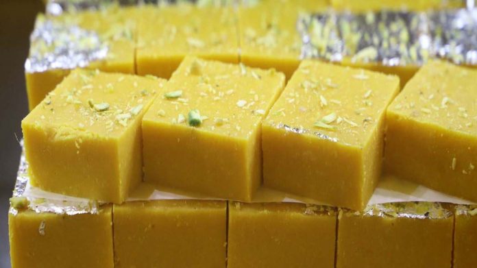 कच्चे पपीते की बर्फी कच्चे पपीते की बर्फी