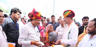 मंत्री टीकाराम जूली