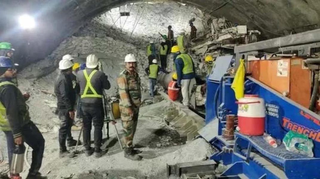सुरंग में मजदूर
