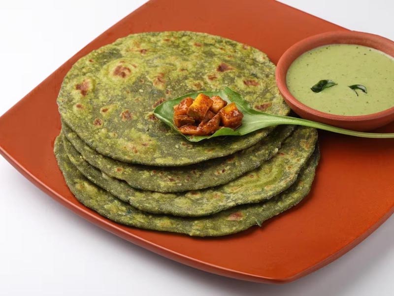 पालक पराठा