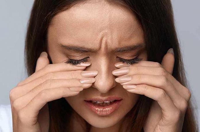 आंखों की जलन को कैेस ठीक करें आंखों की जलन को कैेस ठीक करें