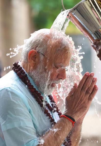 पीएम मोदी पीएम मोदी